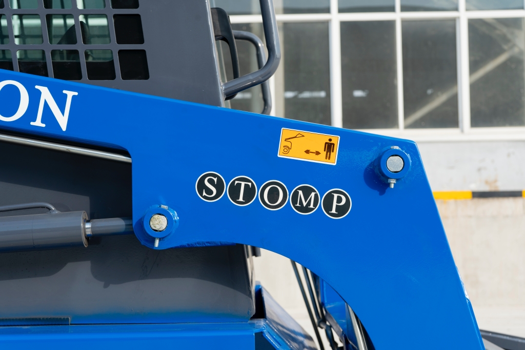 Brand New TYPHON STOMP Mini Skid Steer Kubota D1105 Diesel EPA Engine USA - Image 15