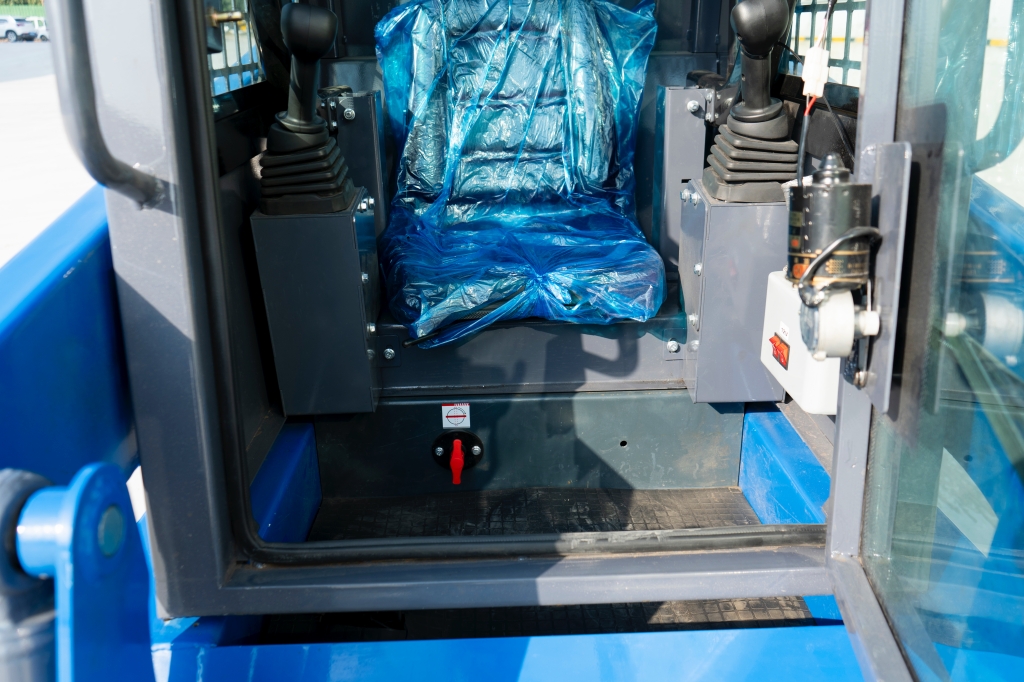 Brand New TYPHON STOMP Mini Skid Steer Kubota D1105 Diesel EPA Engine USA - Image 20