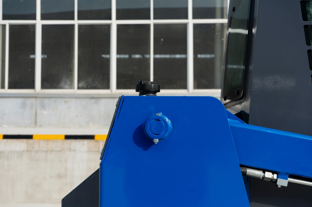 Brand New TYPHON STOMP Mini Skid Steer Kubota D1105 Diesel EPA Engine USA - Image 13