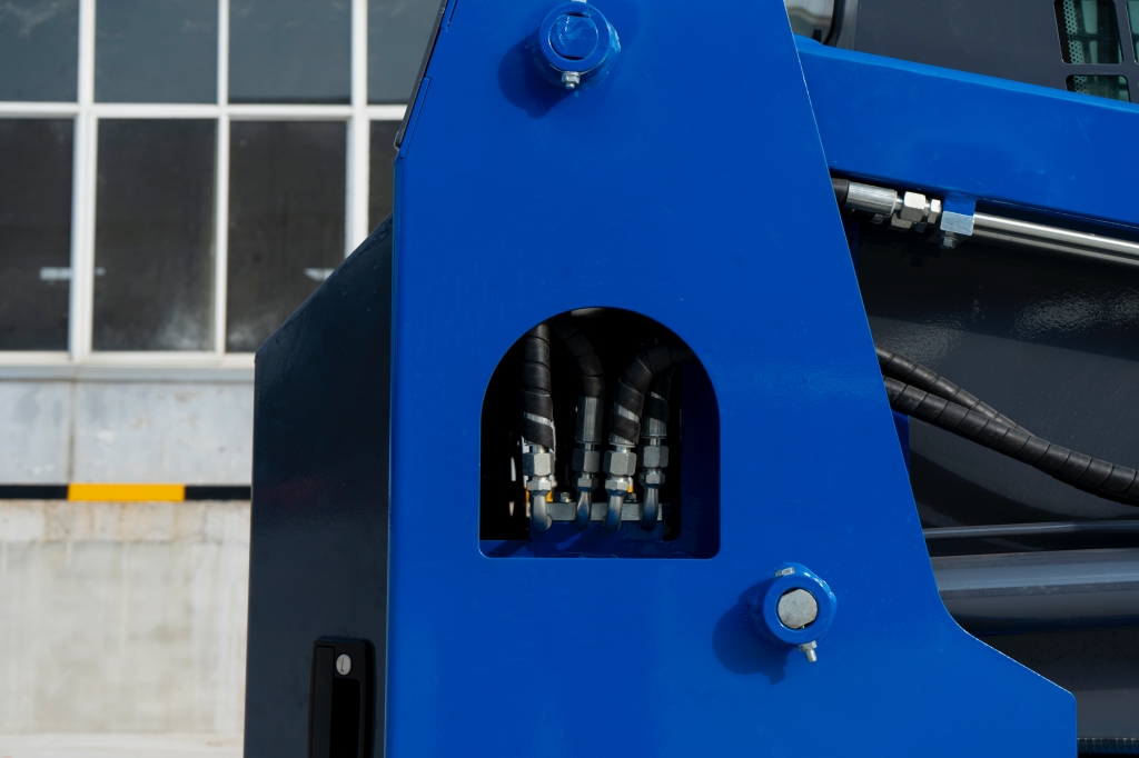 Brand New TYPHON STOMP Mini Skid Steer Kubota D1105 Diesel EPA Engine USA - Image 14