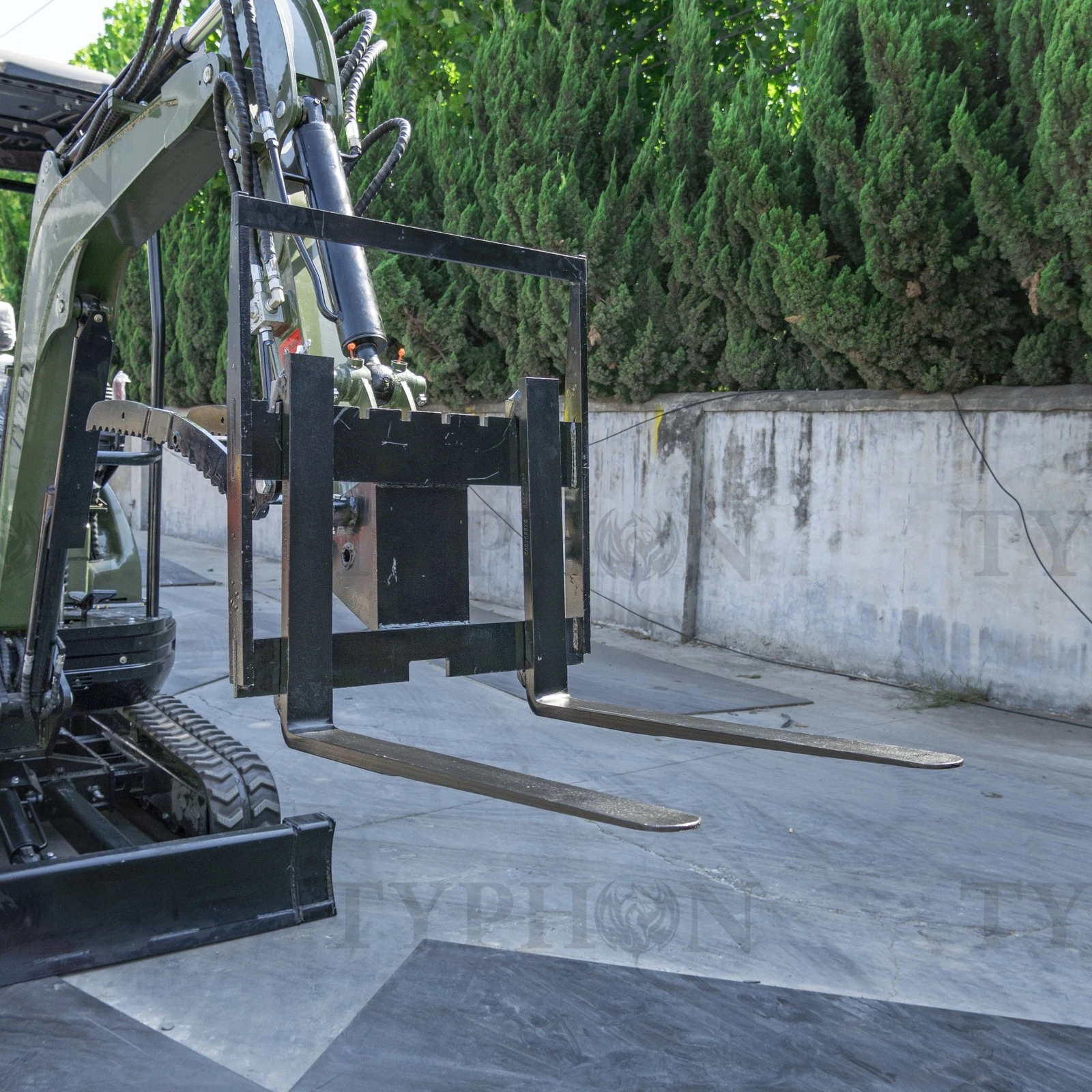 Pallet Fork Attachment for 2.5-3 ton Mini Excavator Adjustable Stabilizer Bar - Image 5