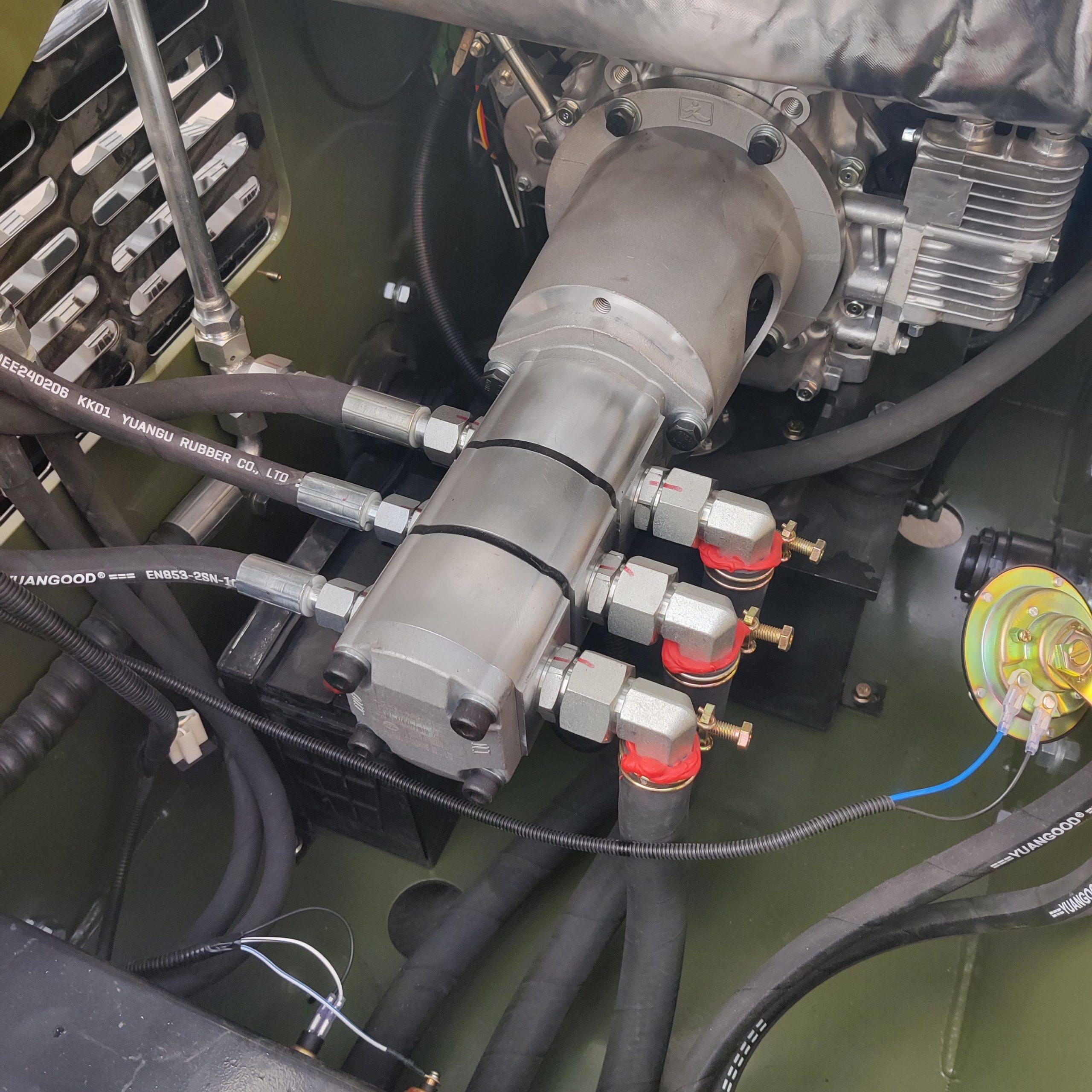 Skid Steer Loader Wheeled 22.1 HP Honda EPA Gasoline Engine for Gardens, Farming - Image 6