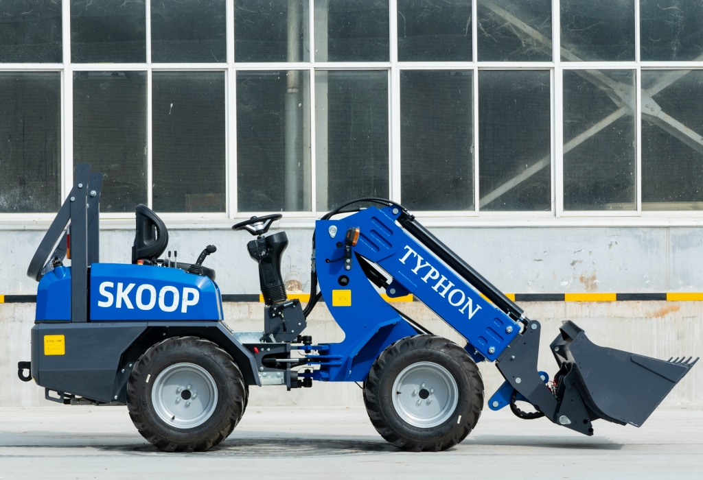 New TYPHON Wheel Loader with Kubota D1105 engine 24 hp 1 ton Load USA - Image 18