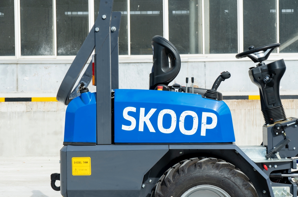 New TYPHON Wheel Loader with Kubota D1105 engine 24 hp 1 ton Load USA - Image 11